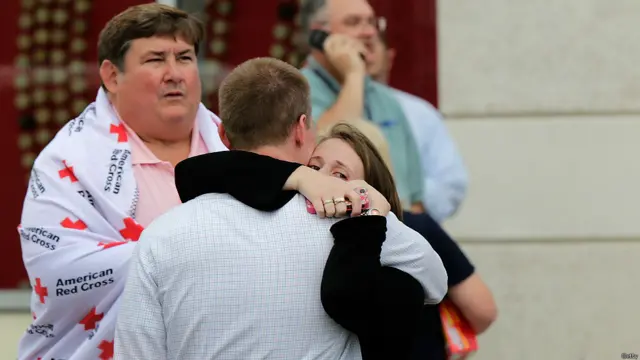 वॉशिंगटन नेवी यार्ड के सी सिस्टम कमांड हेडक्वार्टर में फ़ायरिंग