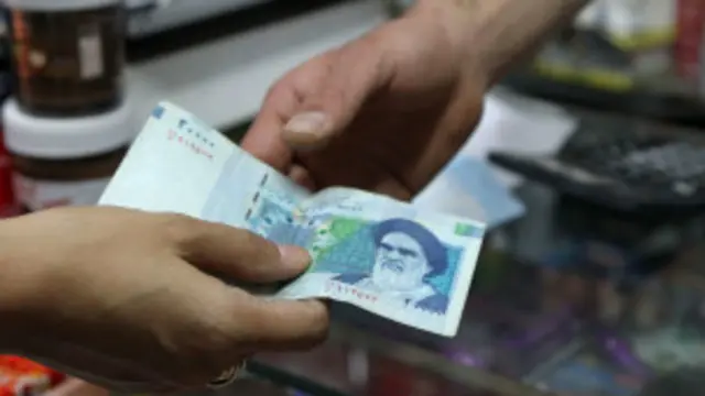 قيمة الريال الإيراني ارتفعت بأكثر من اثنين بالمئة عقب تصريحات خامنئي.