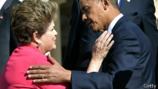 Dilma Rousseff y Barack Obama se saludan