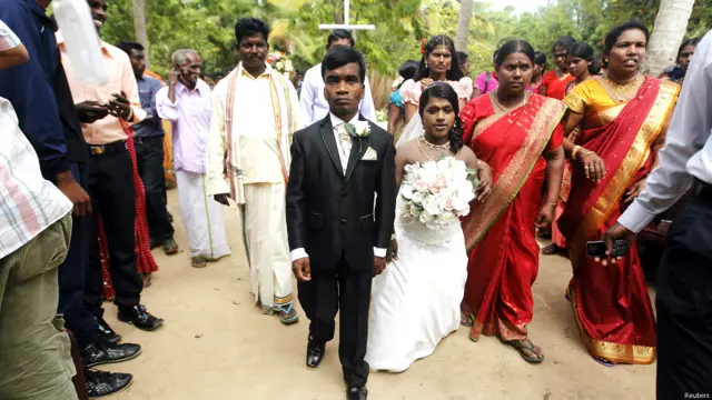 මනාලයා ජේ.වර්මන් නෑ හිත මිතුරන් සමග 