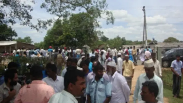 ඉඩම් අත් පත් කර ගැනීමට එරෙහි පුල්මුඩේ උද්ඝෝෂණයක් 