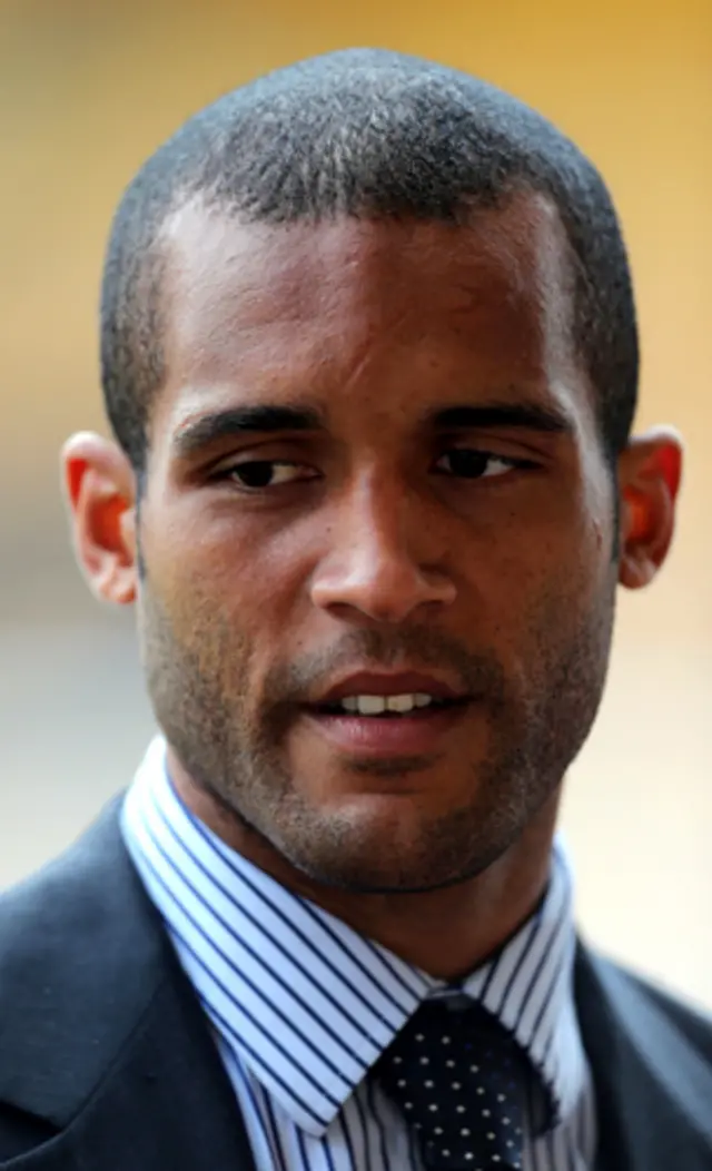 كلارك كارلايل، رئيس اتحاد محترفي كرة القدم في بريطانيا، دعا توتنهام الى منع انصاره من استخدام العبارة