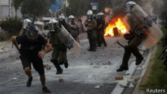 Enfrentamientos en Grecia entre manifestantes y la policía