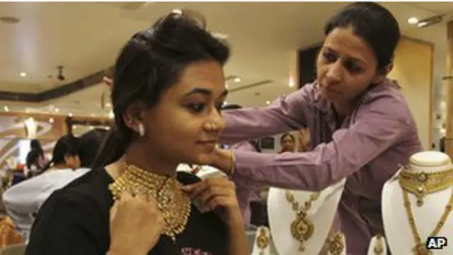 करीब 3.8 अरब साल पहले उल्कापिंडों के साथ धरती पर सोना आया था.