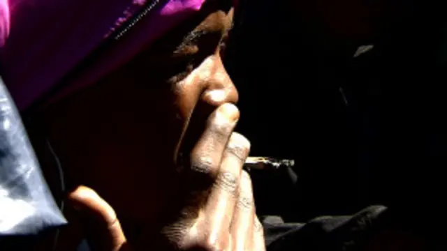 Usuário fuma cigarro com nyaope