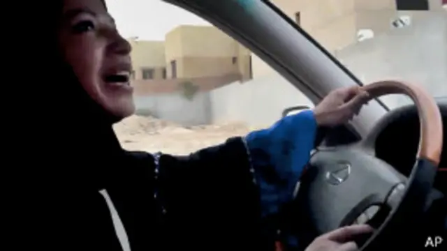 تم اقتيادها لقسم الشرطة وطلب منها امضاء تعهد بعدم تكرار ذلك