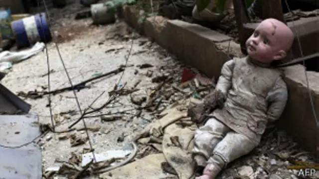 حلب شہر کے بڑے حصے باغیوں کے گزشتہ سال حملوں کے نتیجے میں تباہ ہو چکے ہیں