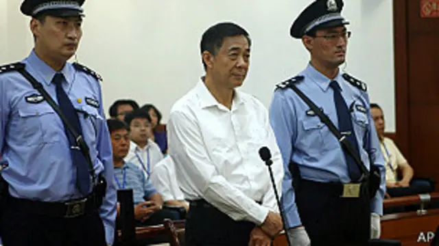 薄熙来在法庭上(2013年8月22日)