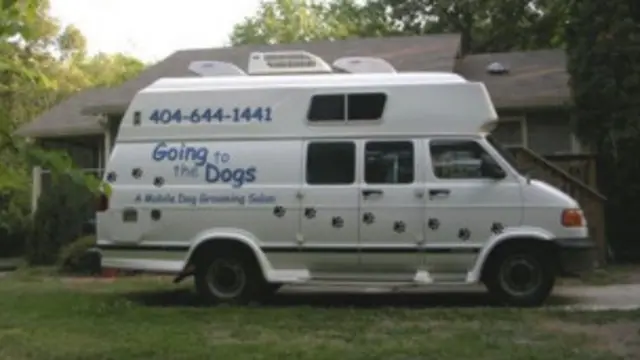 Мобільна перукарня для собак