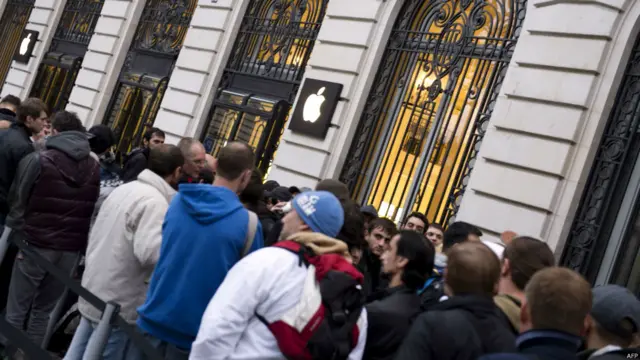 Antrian di Paris, Lionel Bonaventure/AFP