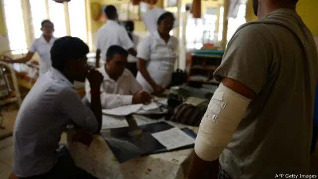 ප්‍රහාරය ගැන සැල වූ වහාම තමා ආනන්දි සසිධරන්ගේ නිවසට ගිය අතර, එම සන්නද්ධ පුද්ගලයන් තමාට සහ මැතිවරණ ආධාර කරුවන් අට දෙනකුට පහර දුන් බවයි, මැතිවරණ නිරීක්ෂක නීතිවේදියා පවසන්නේ.