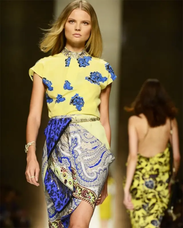 لیکن پراڈا نے اس فیشن ویک میں طاقتور خواتین کے مرکزی خیال کو اجاگر کیا ہے۔ 