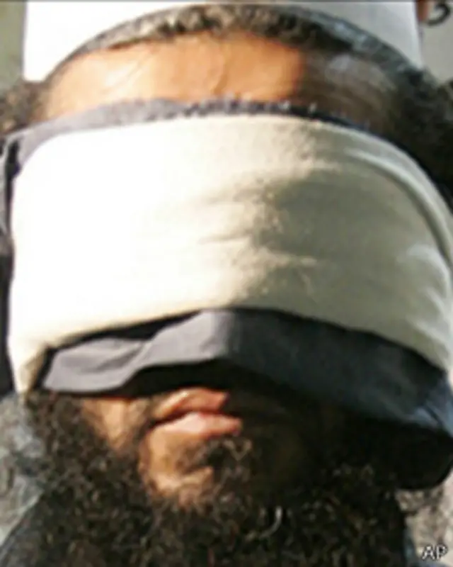 تصویر ملا غنی برادر هنگام بازداشت در سال ۲۰۱۰