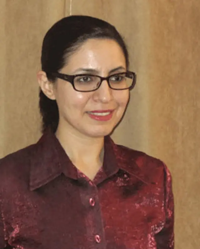 عاطفه رابعی مقیم مونترال است