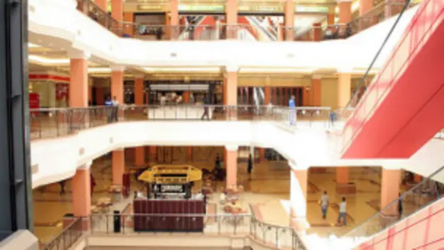 صورة للمول من الداخل 