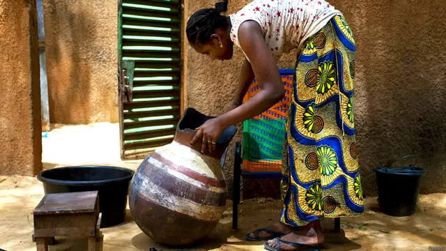 हिना आर्टिस्ट, नियामे, नाइजर, टैटू