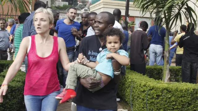 اس واقعے میں متعدد مغربی ممالک کے شہری بھی متاثر ہوئے۔ امریکہ نے اپنے چند شہریوں کے زخمی جبکہ فرانس نے دو شہروں کی ہلاکت کی تصدیق کی ہے