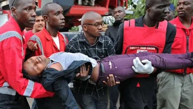 صومالیہ کی شدت پسند تنظیم الشباب کے جنگجوؤں کے اس حملے میں 150 افراد زحمی بھی ہوئے ہیں