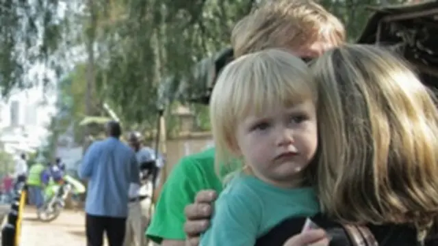 ، أعلنت الرئاسة الفرنسية مساء السبت مقتل فرنسيتين في الهجوم الذي وصف الرئيس فرنسوا هولاند بـ" الاعتداء الجبان ".