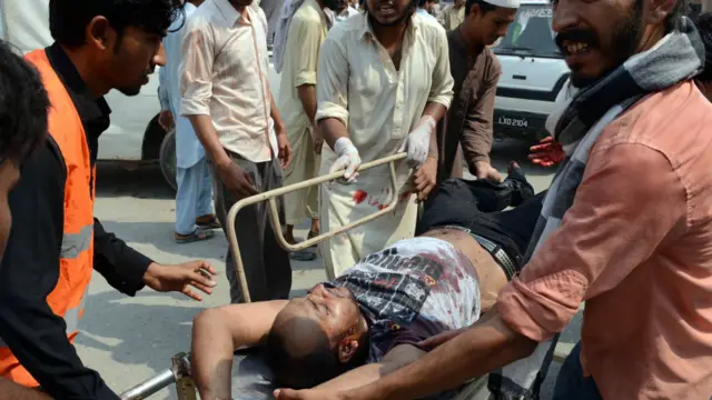 زخمیوں کو لیڈی ریڈنگ ہسپتال پشاور منتقل کیا گیا ہے۔