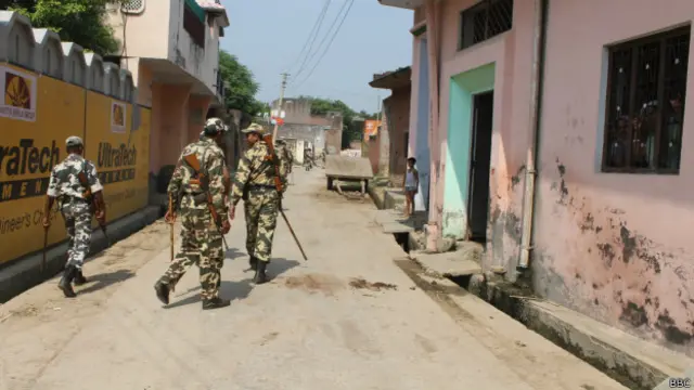 मुज़फ़्फरनगर दंगे के बाद पुलिस तैनात