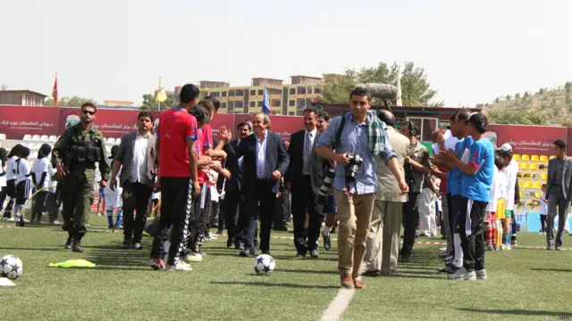 حمایت از فوتبال پایه نیز یکی از هدفهای این سفر اعلام شده است.