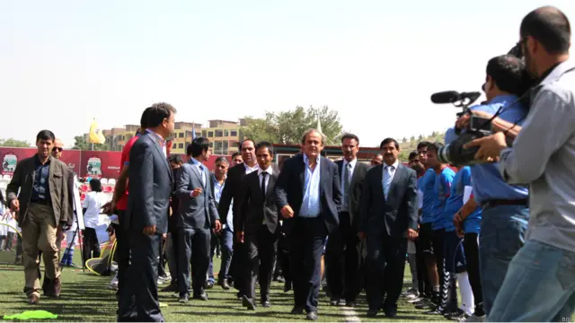 پلاتینی با تعدادی از اعضای تیم ملی فوتبال افغانستان نیز دیدار کرد.
