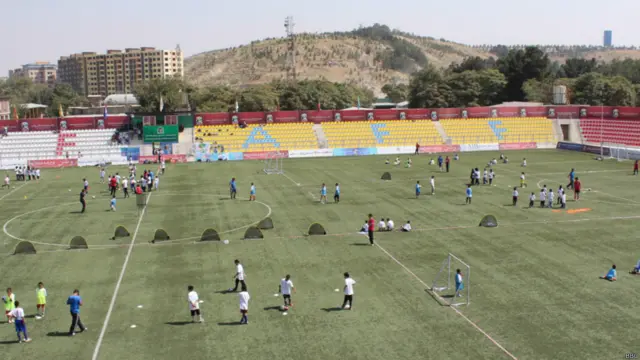 ورزشگاه فوتبال فدراسیون افغانستان بتازگی ساخته شده است.