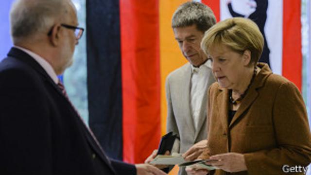 Ангела Меркель на избирательном участке