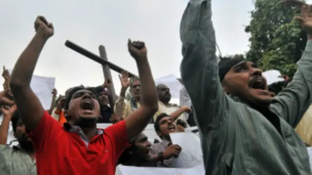 حملے کے بعد سو دن پرانی تحریک انصاف کی صوبائی حکومت پر شدید تنقید کی گئی