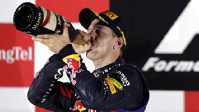 فاز فيتيل بسباق سنغافورة ثلاث مرات متتالية