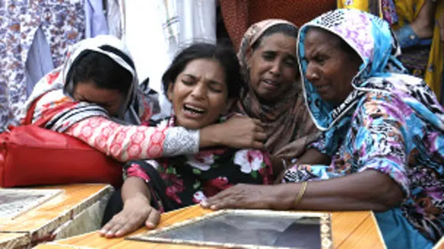 پشاور میں ایک چرچ کے اندر دو خودکش حملوں میں اسی سے زائد افراد ہلاک اور ایک سو تیس کے قریب زخمی ہو گئے