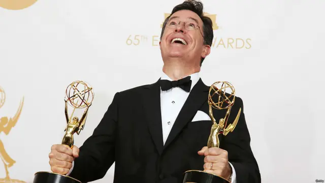 "The Colbert Report", presentado por el humorista Stephen Colbert, se llevó el galardón al mejor programa de variedades.