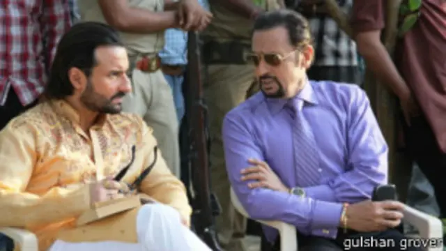 फ़िल्म ''बुलेट राजा'' के सेट पर अभिनेता सैफ अली खान के साथ गुलशन ग्रोवर.