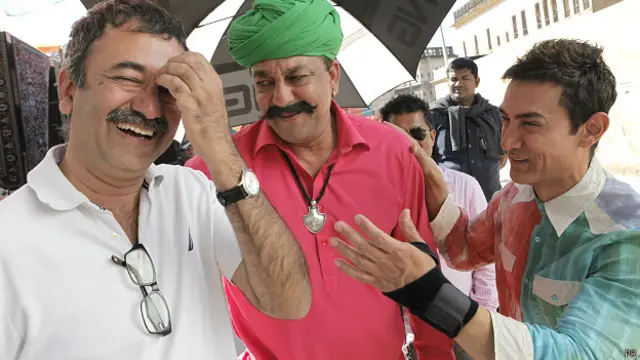 पी के के सेट पर आमिर, संजय और राजू