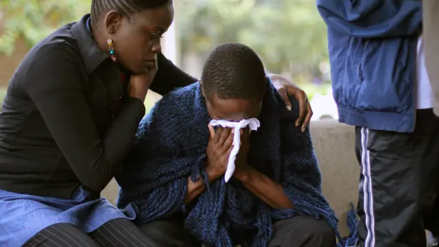 Sanak keluarga korban