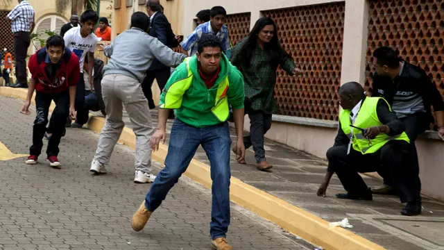 Civiles huyen de Westgate