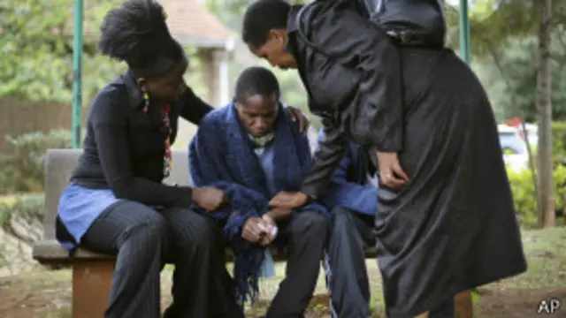 د کېنيا د سره صليب اداره وايي په دغه کلابندۍ کې لا هم ۶۳ کسه لادرکه دي