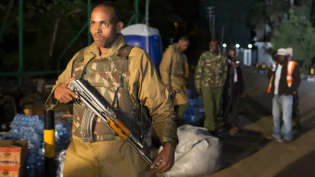 Binh sỹ Kenya tại hiện trường