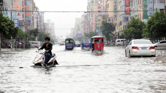 اس سمندری طوفان کے باعث ساڑھے تین لاکھ افراد متاثر ہوئے ہیں۔سمندری طوفان کی وجہ سے ٹرینیں منسوخ کردی گئیں ہیں جس کی وجہ سے لوگ پھنس کر رہ گئے ہیں۔