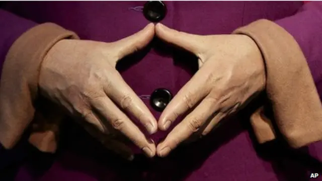 伦敦杜沙夫人蜡像馆中的默克尔也摆出心型手