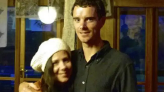 Ross Langdon e Elif Yavuz | AP