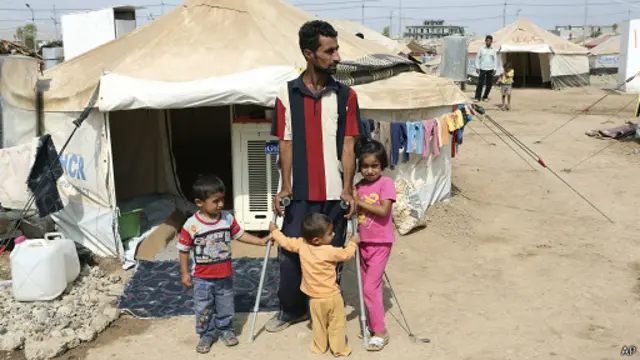 Sírios em campo de refugiados no Iraque