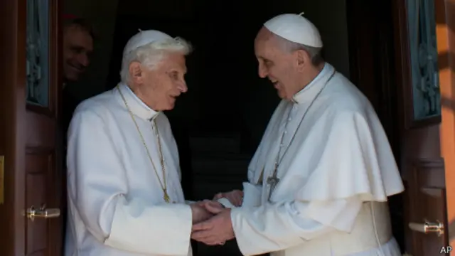 Папа Бенедикт и папа Франциск