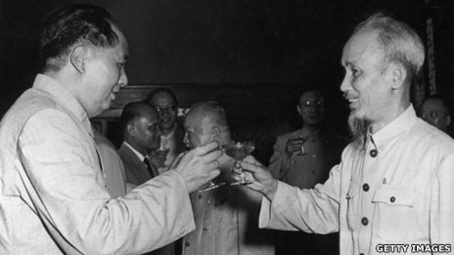 Hai lãnh tụ Mao Trạch Đông và Hồ Chí Minh tại Bắc Kinh tháng 6/1955