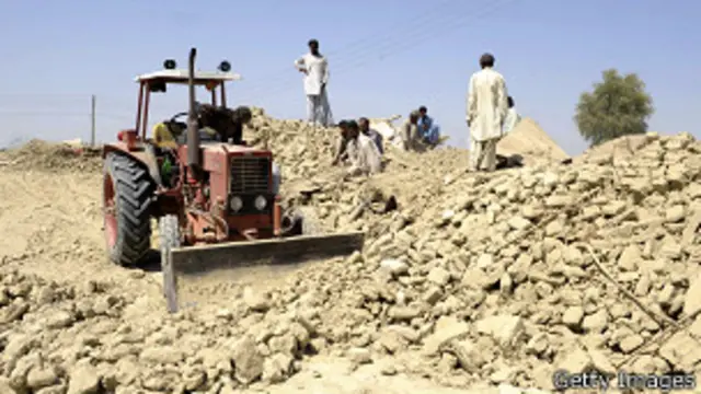 زلزلہ سے متاثرہ علاقوں میں بہت کم مکانات منہدم ہونے سے بچے ہیں