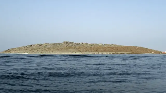 بلوچستان کے ساحلی علاقے گوادر میں منگل کو آنے والے زلزلے کے بعد ایک پہاڑ نما جزیرہ نمودار ہوگیا