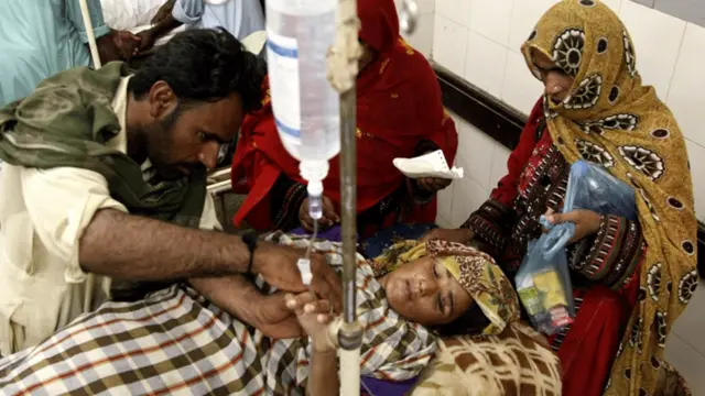 آواران کے ڈاکٹرز کے مطابق ابتداء میں تو خواتین کے علاج کے لیے لیڈی ڈاکٹرز نہیں تھیں تاہم بدھ کو یہ کمی پوری کر دی گئی