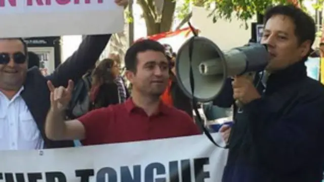 Etiraz nümayişində İranda insan haqlarının təmin olunmasına çağırıblar. 