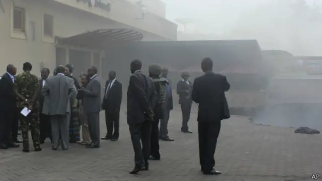 Представители властей прибыли в центр